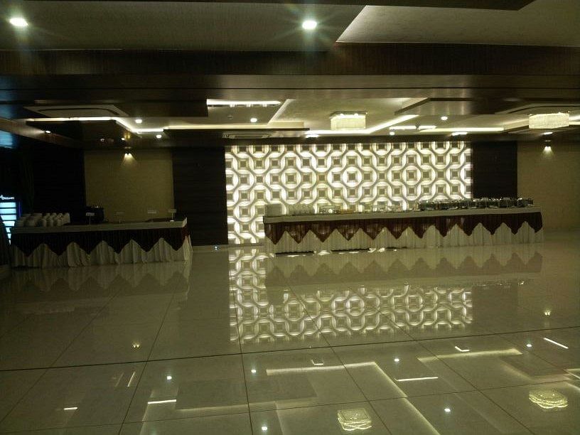 Divine Dine Banquet in Chandkheda, Ahmedabad