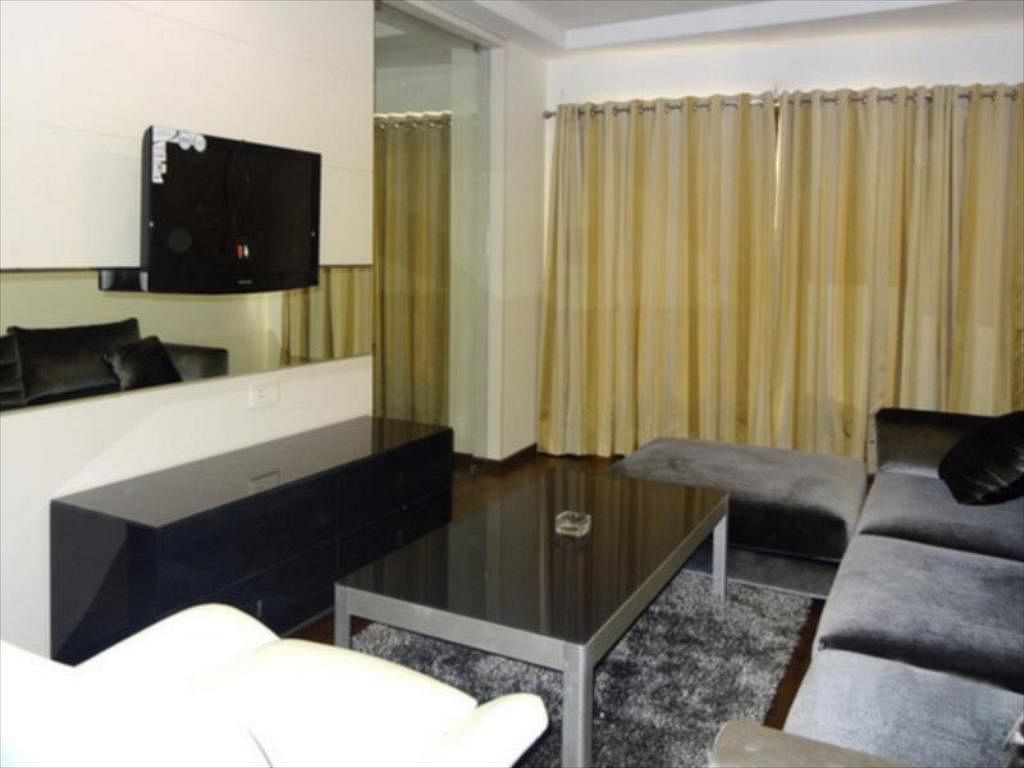 Hotel Dev Aadi in Gulbai Tekra, Ahmedabad