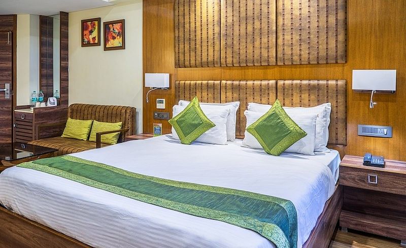 Hotel Super Inn Armoise in Navrangpura, Ahmedabad