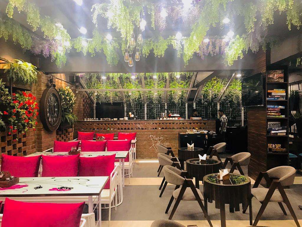The Esplendido Cafe in Navrangpura, Ahmedabad