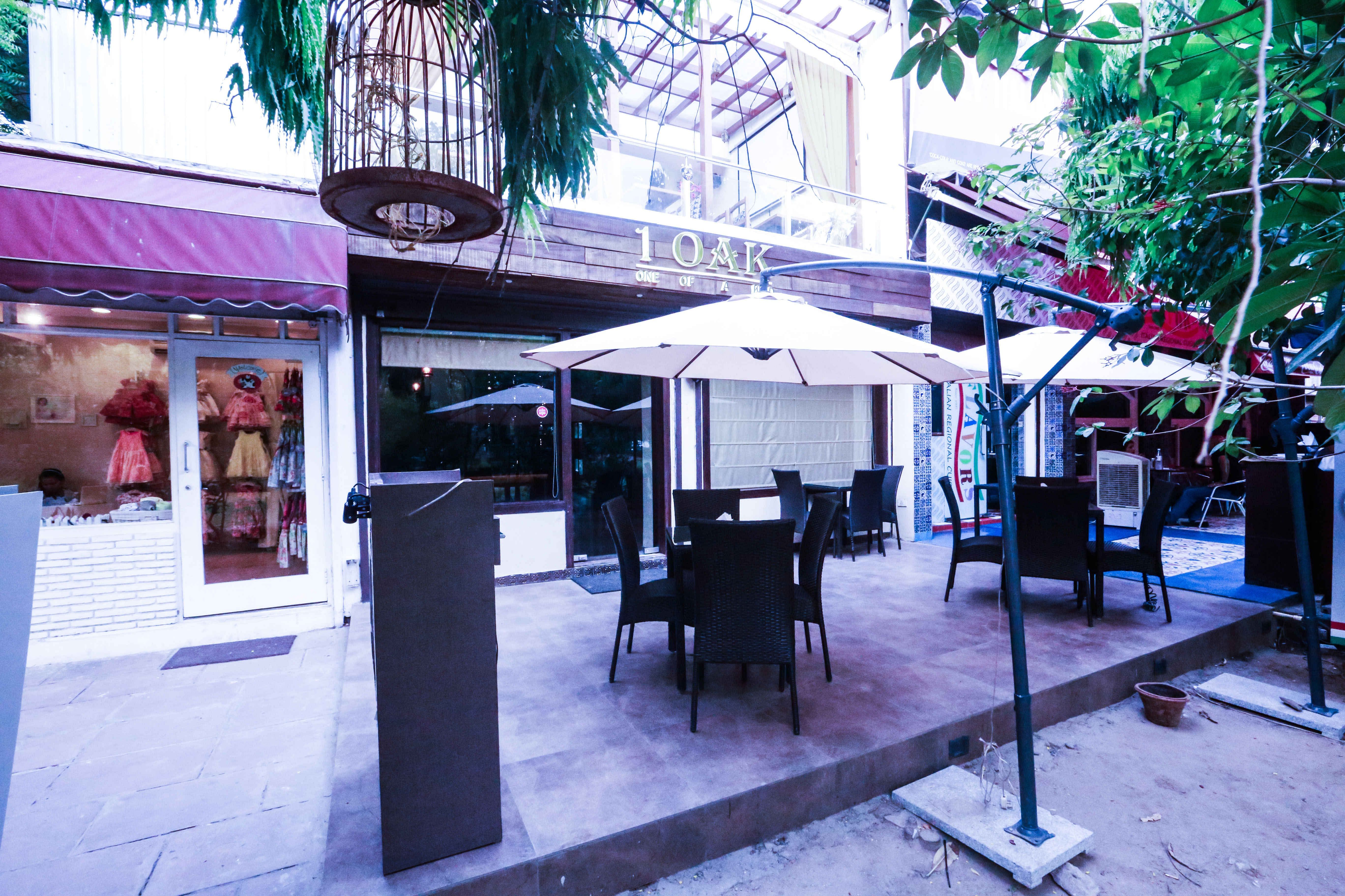 1 Oak Cafe Bar in Defence Colony, Delhi