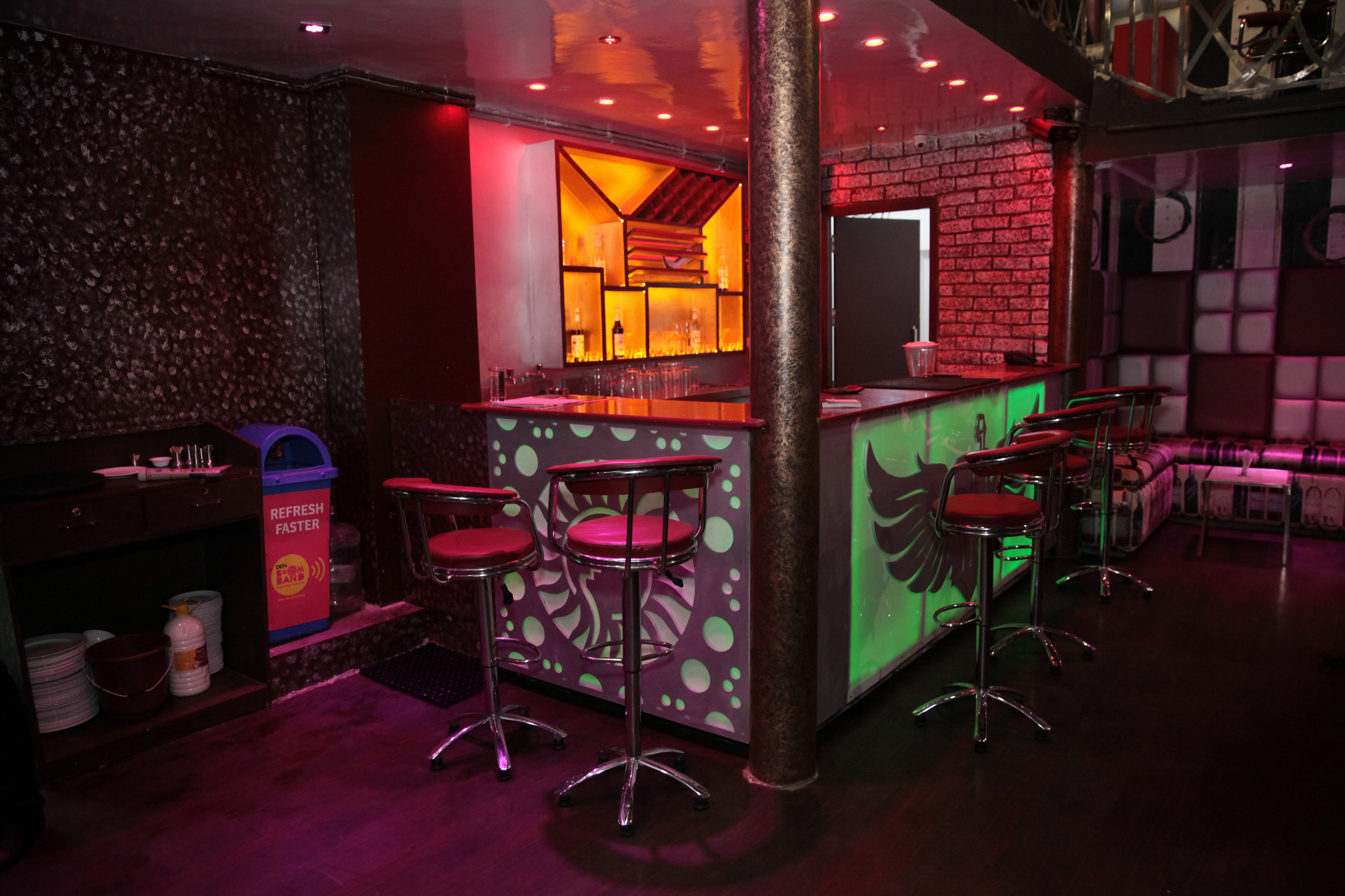 Alcoholic Lounge Bar in Netaji Subhash Place, Delhi