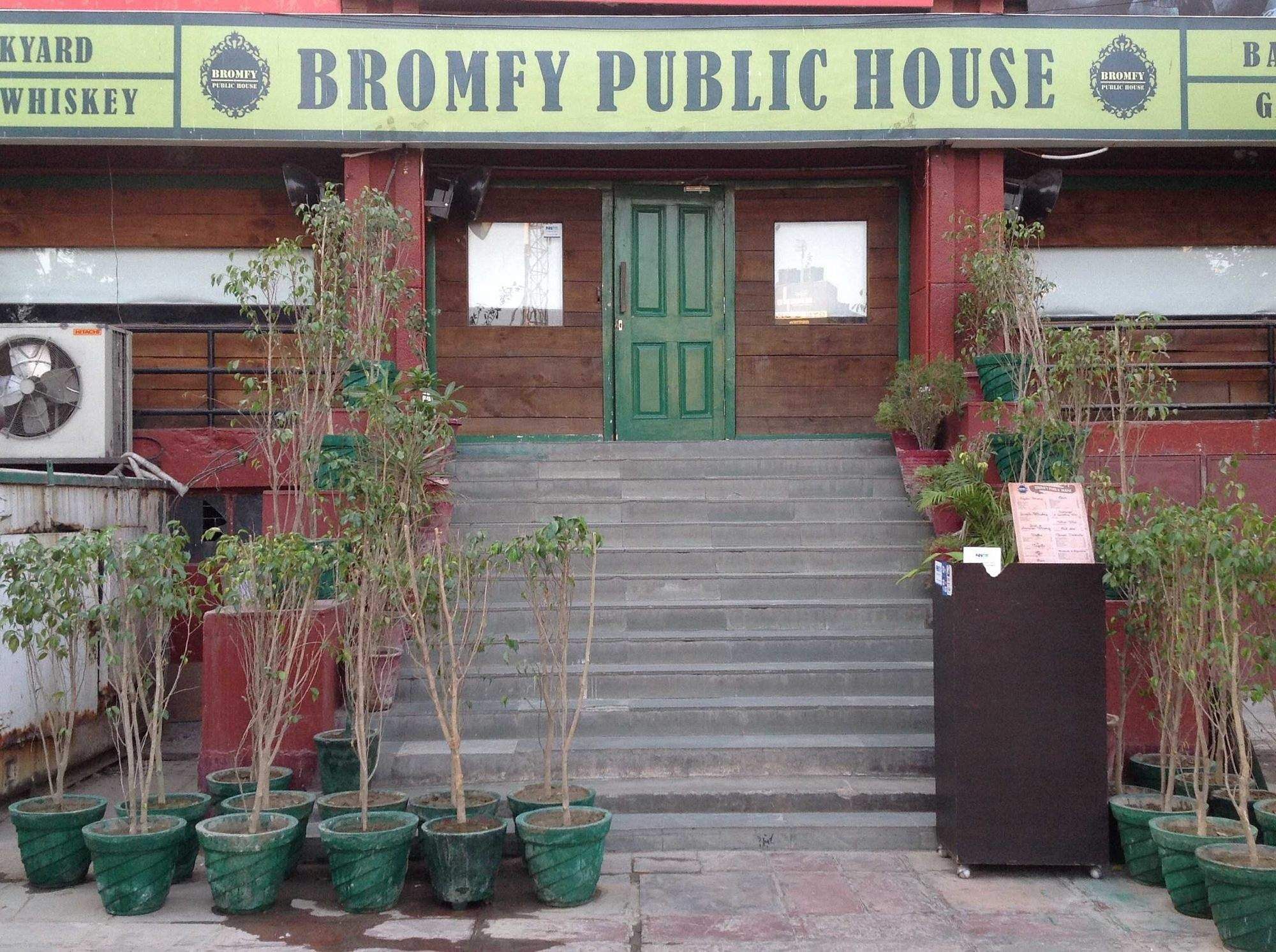 Bromfy Public House in Pitampura, Delhi