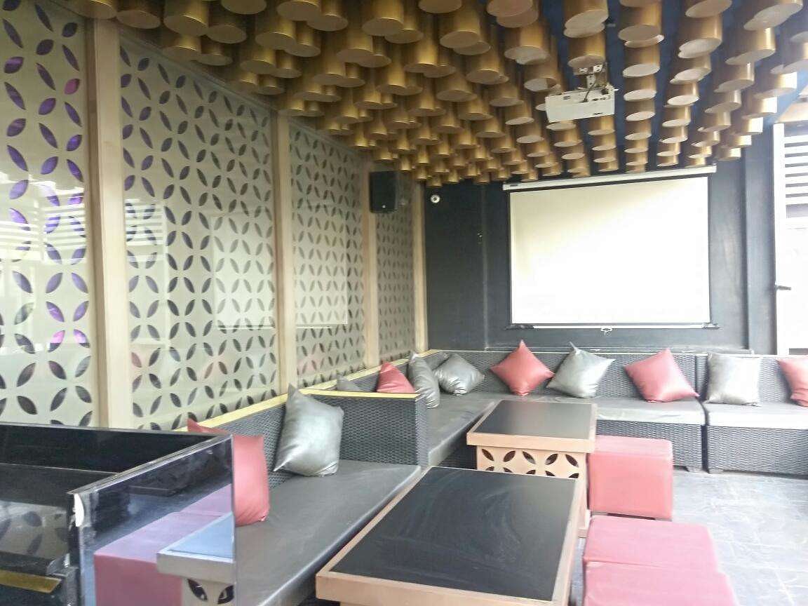 CGS Lounge in Rajouri Garden, Delhi