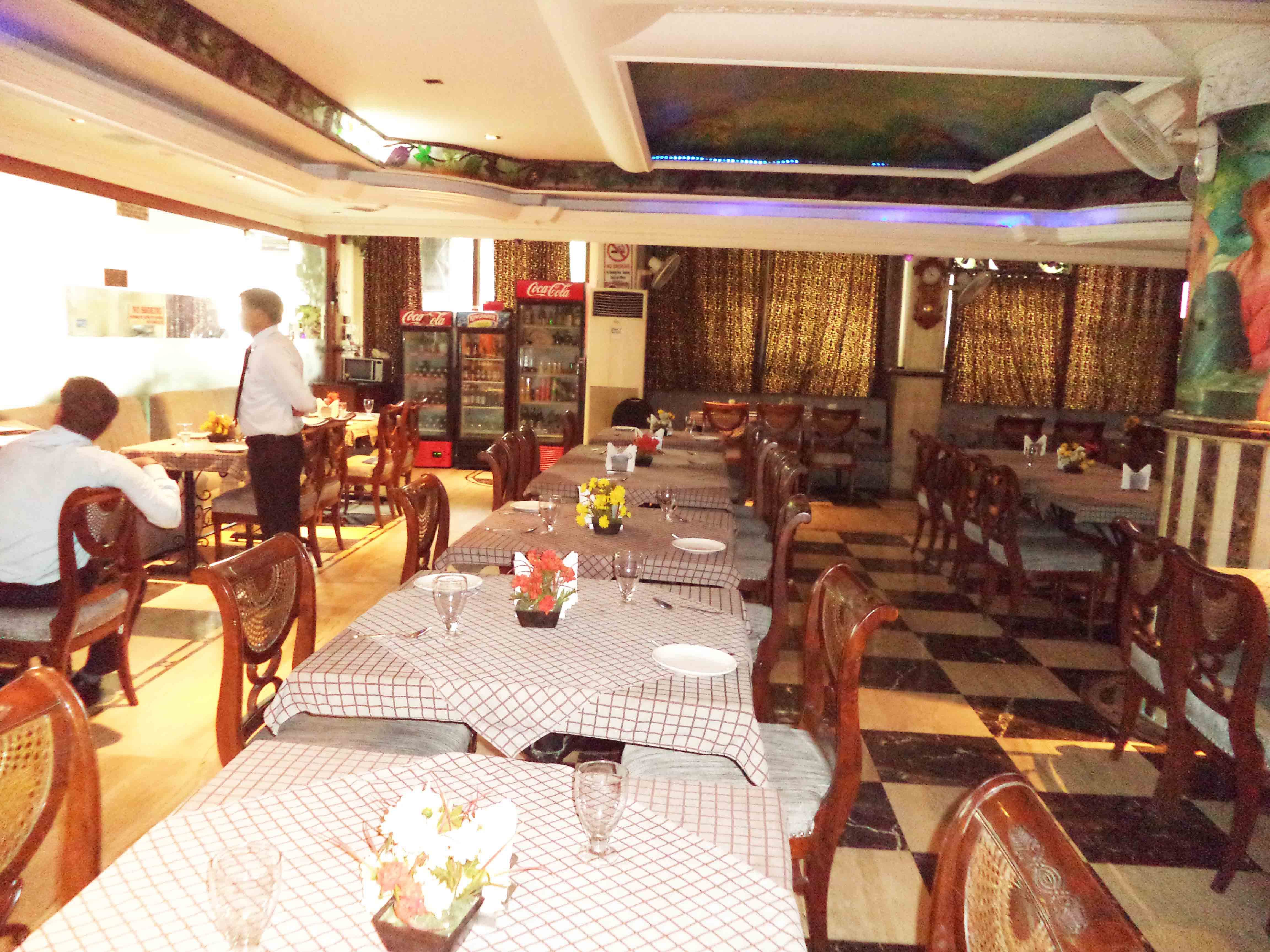 Crossroads Bar And Restaurant in Karol Bagh, Delhi