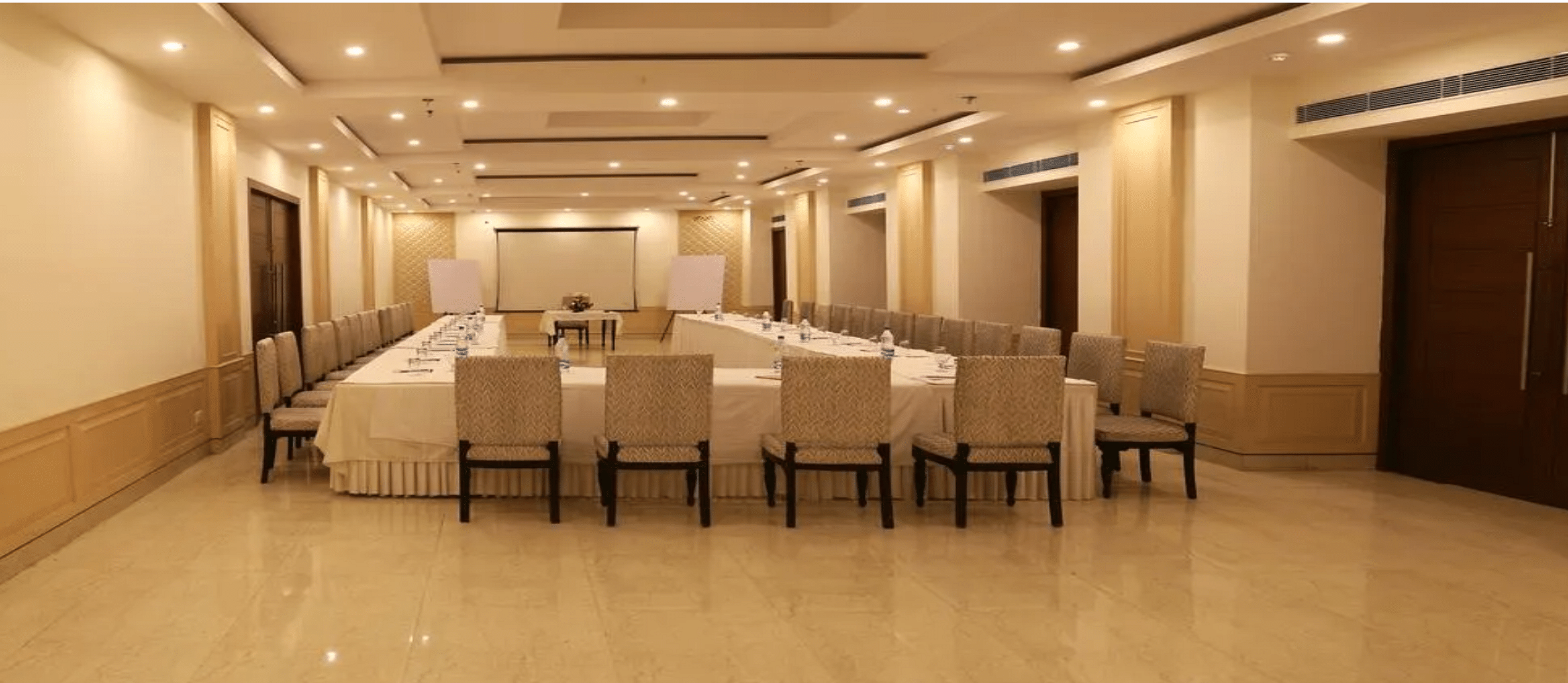 Dee Marks Hotel And Resorts in NH 8, Delhi