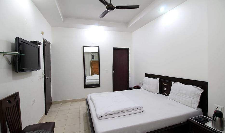 Hotel Crystal Palace in Rajinder Nagar, Delhi