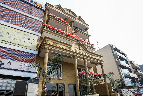 Hotel Dev Palace in Paschim Vihar, Delhi