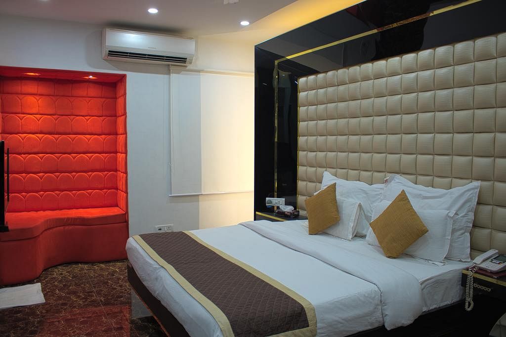 Hotel Sri Nanak Continental in Karol Bagh, Delhi