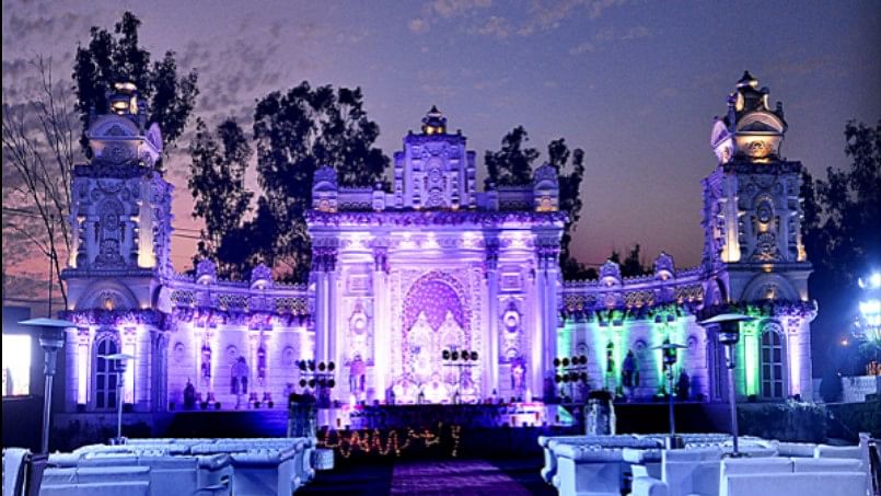 Le Garden Victorian Palace in GT Karnal Road, Delhi