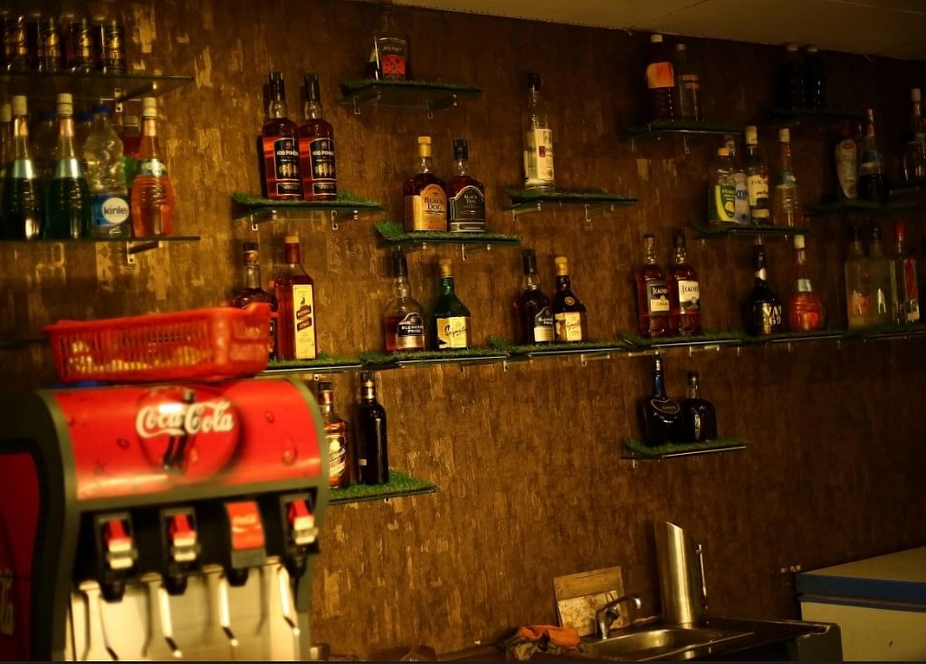 Liquid Retro Bar in Rohini, Delhi
