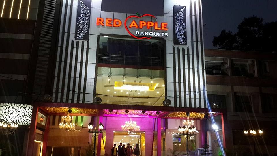 Red Apple Banquets in Naraina, Delhi