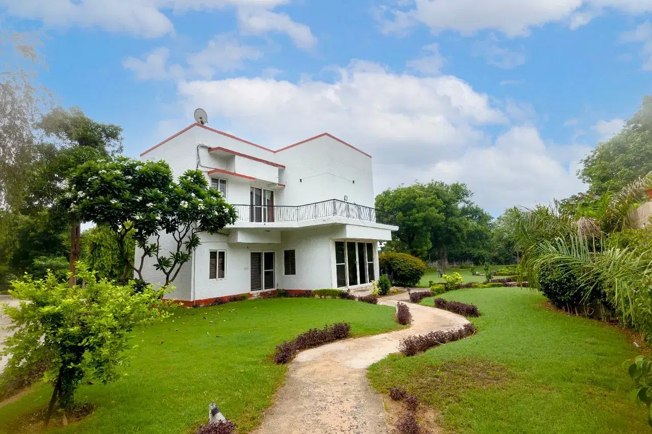 Rose Farm in Chhatarpur, Delhi