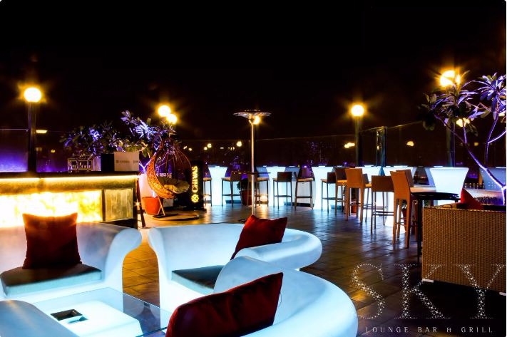 Sky Lounge Bar in Janpath, Delhi