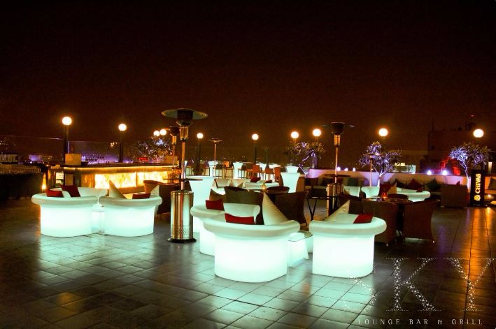 Sky Lounge Bar in Janpath, Delhi