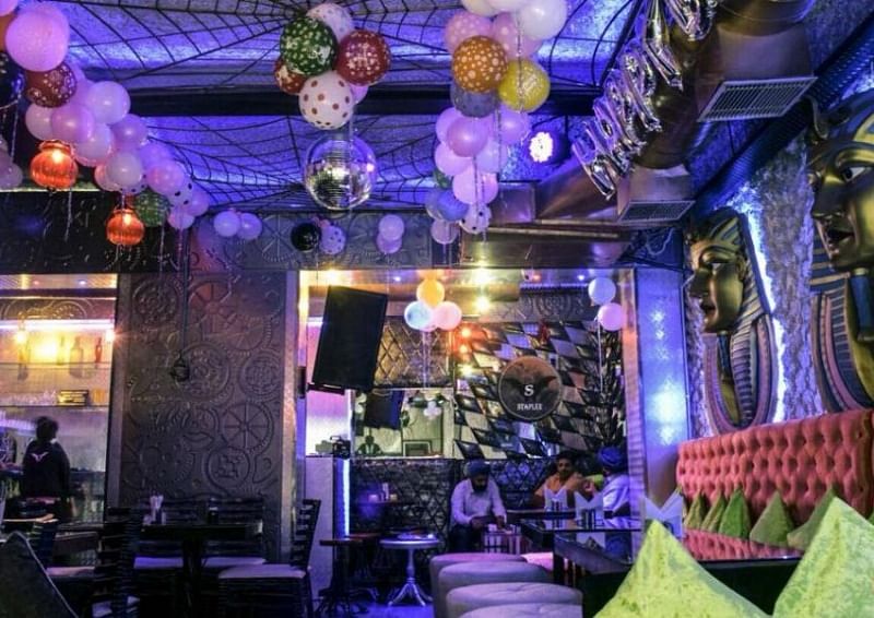 Stapler Lounge Bar in Paharganj, Delhi