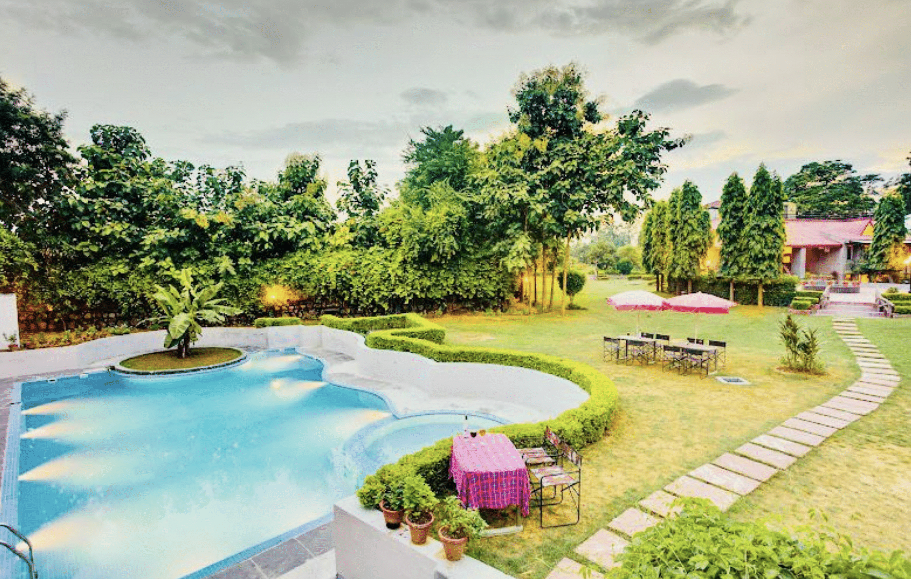 Vintage The Retreat in Chhatarpur, Delhi Vintage The Retreat in Chhatarpur, Delhi
