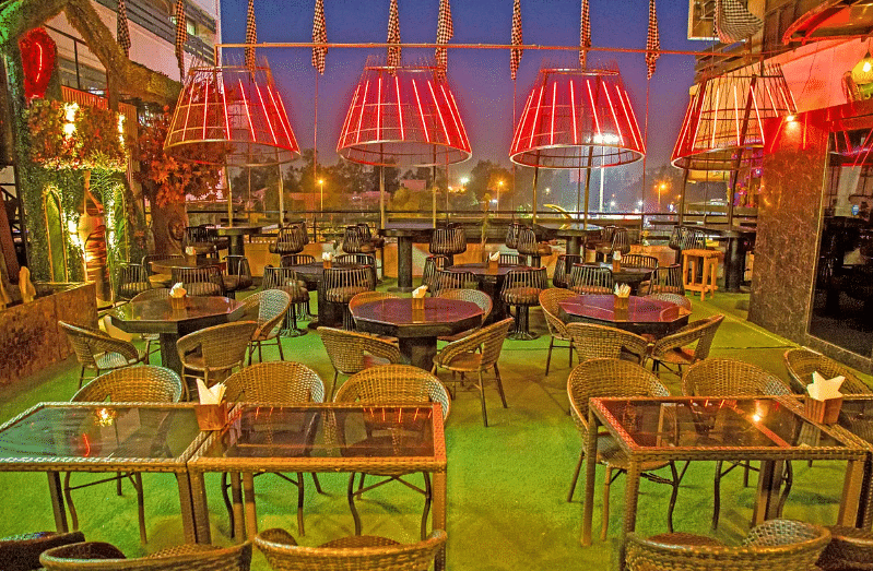 Xpose Lounge in Netaji Subhash Place, Delhi