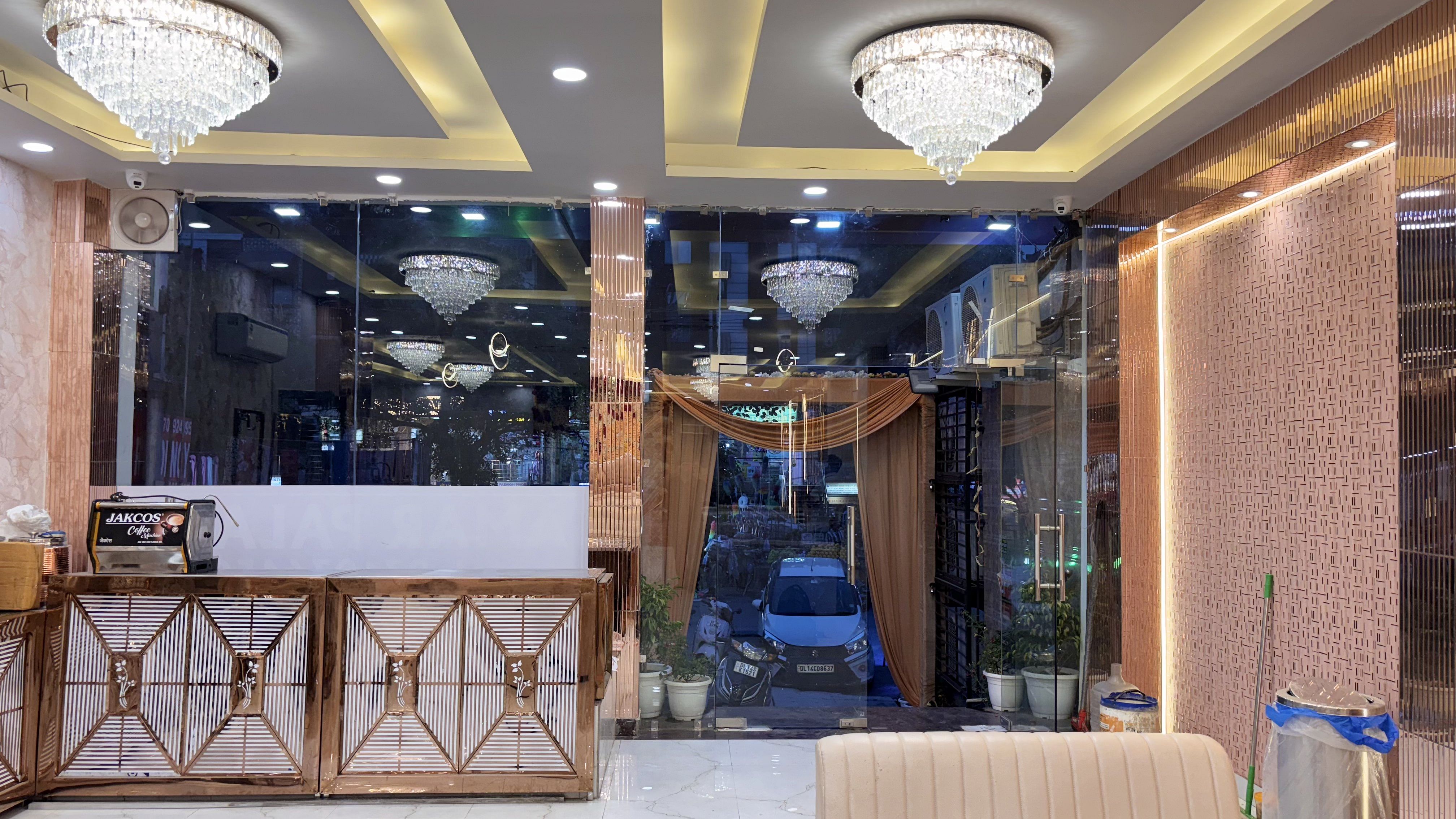 Amar Palace in Indirapuram, Ghaziabad Amar Palace in Indirapuram, Ghaziabad
