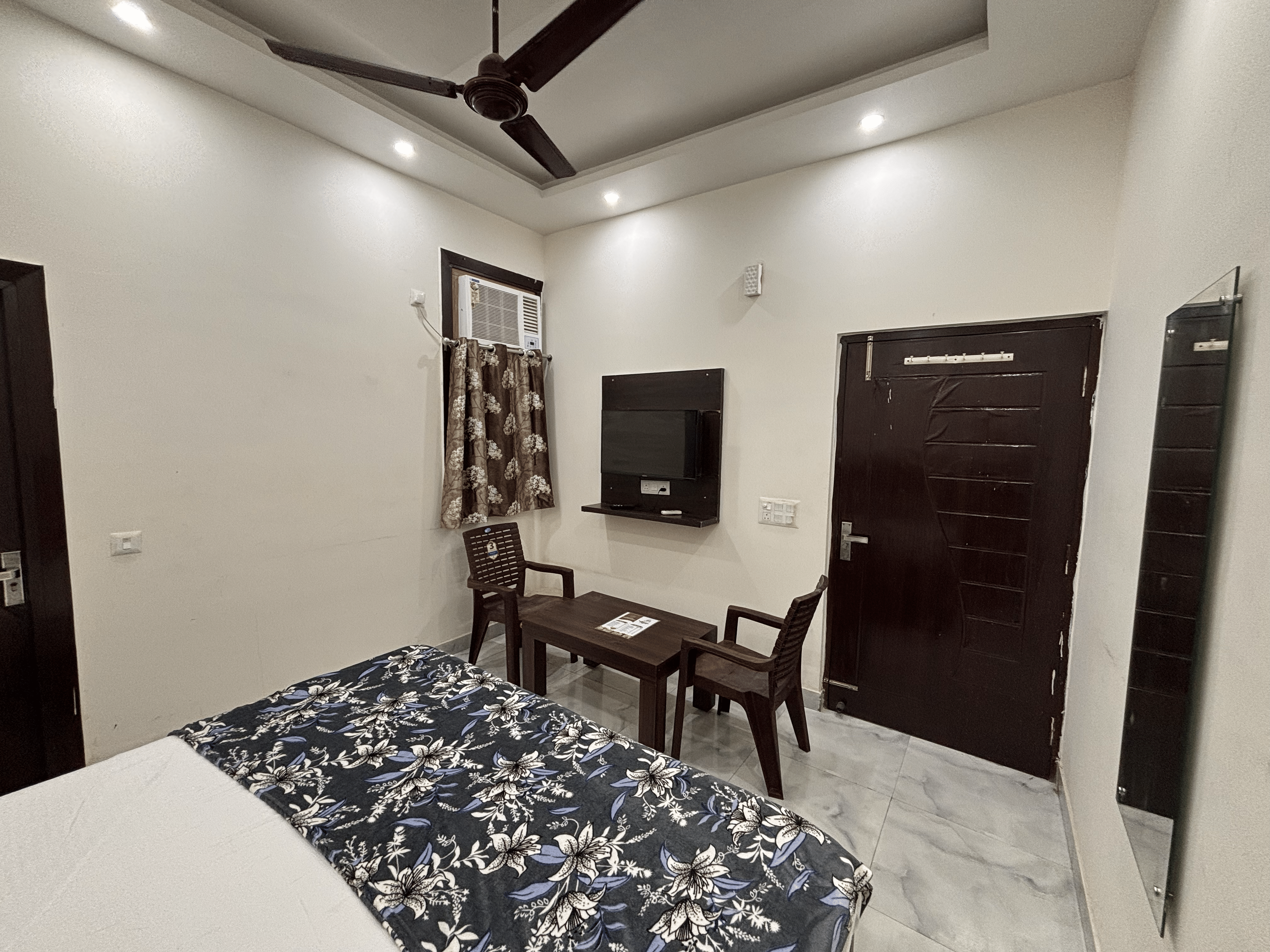 Amar Palace in Indirapuram, Ghaziabad Amar Palace in Indirapuram, Ghaziabad
