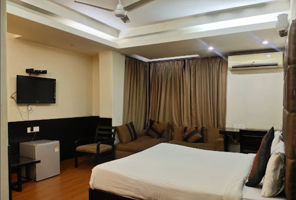 Hotel Anand Retreat in Kaushambi, Ghaziabad