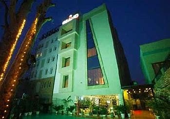 Hotel Bizzotel in Sector 14 Gurgaon, Gurgaon