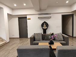 Hotel Bizzotel in Sector 14, Gurgaon