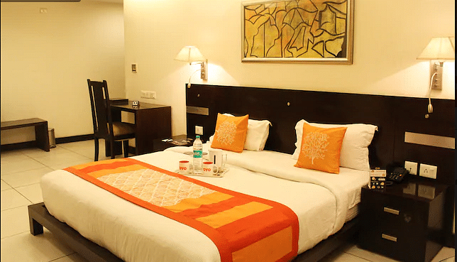 Hotel Golf View Suncity in Sector 54, Gurgaon