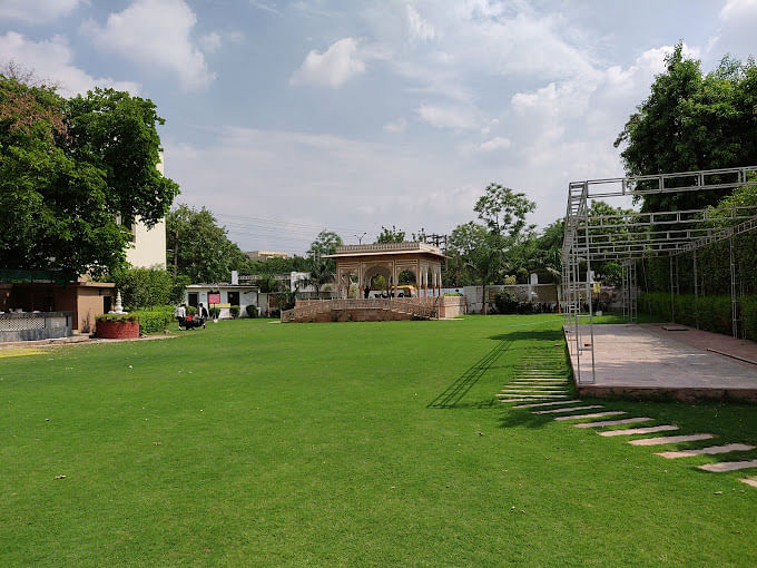 Lamba House Greens in Sector 14, Gurgaon