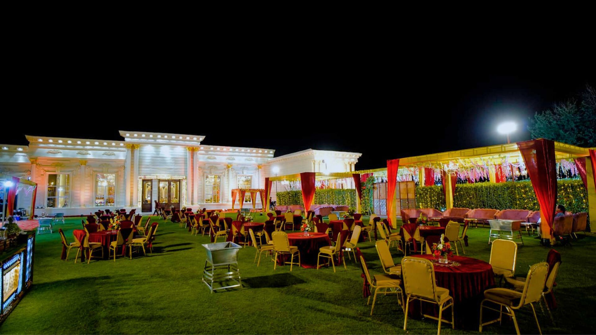 Le Luxe Banquet And Farm in Sector 2, Gurgaon