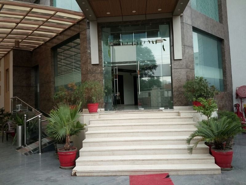 Qcent Pacific Inn in Sector 16, Gurgaon