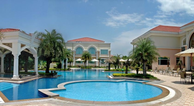 The Palms Town Country Club in Sector 44, Gurgaon