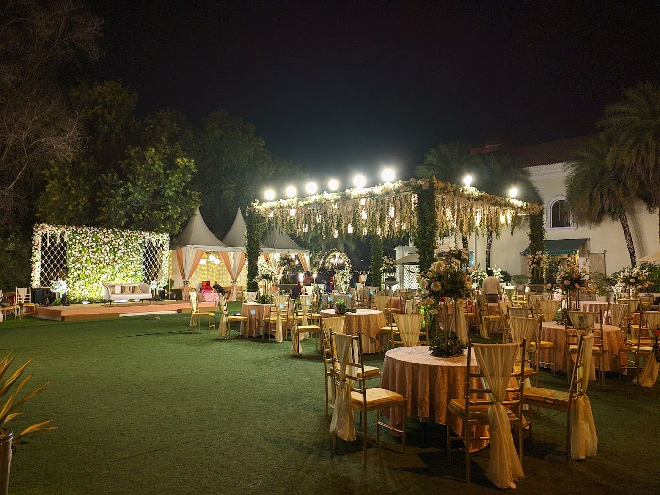 The Palms Town Country Club in Sector 44, Gurgaon