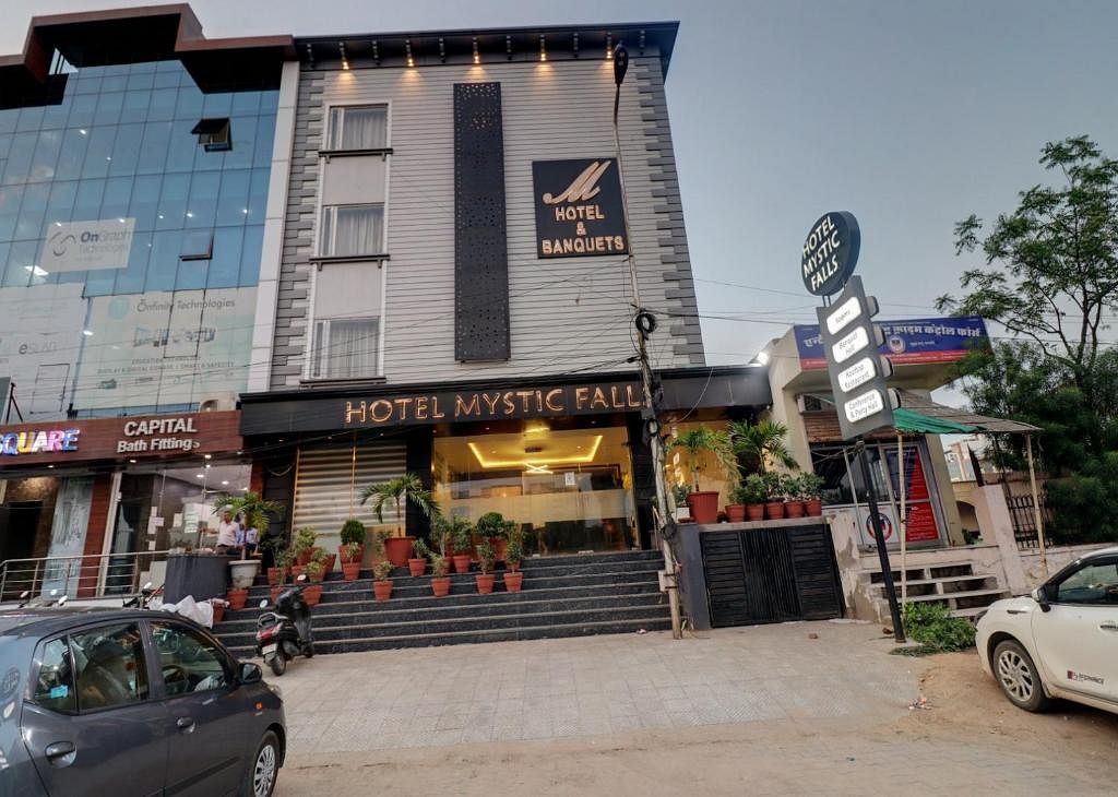 Hotel Mystic Falls in Shiv Shakti Nagar, Jaipur