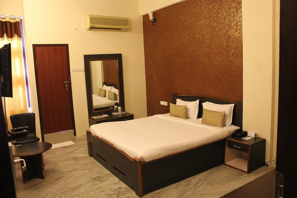 Hotel Savi Regency in Nirman Nagar, Jaipur