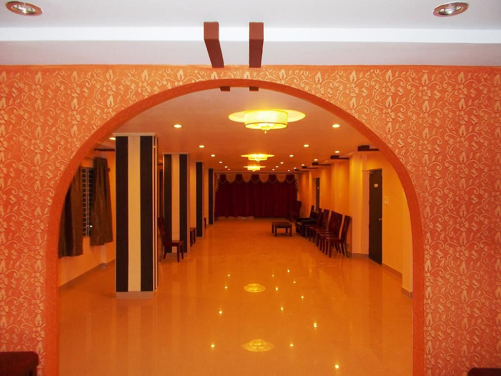Hotel Avisha in Kestopur, Kolkata