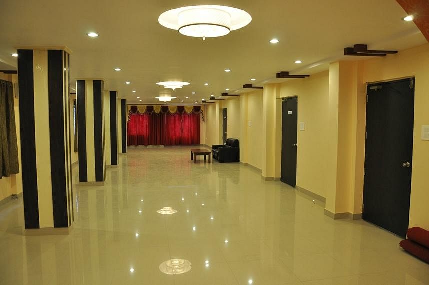 Hotel Avisha in Kestopur, Kolkata