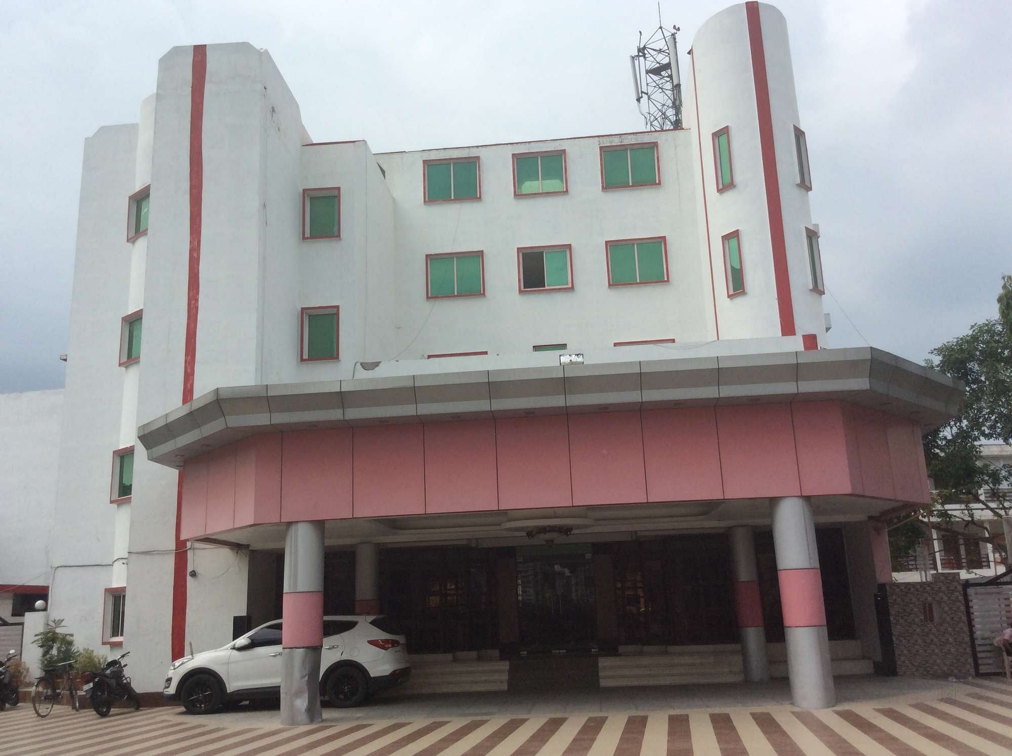 Hotel Awadh International in Ismailganj, Lucknow