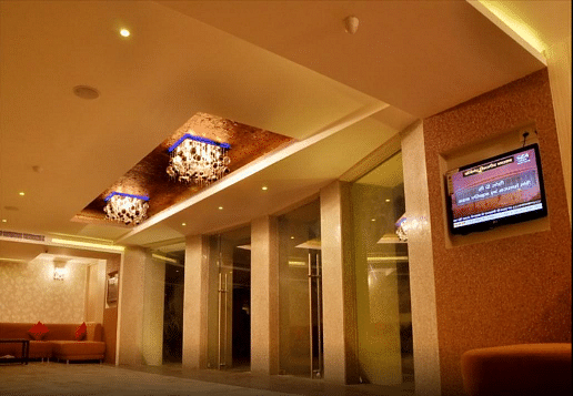 Hotel Shelter in Charbagh, Lucknow
