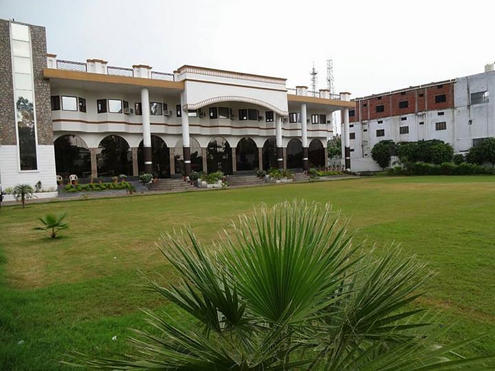 Shimla Resort in Ahimamau, Lucknow