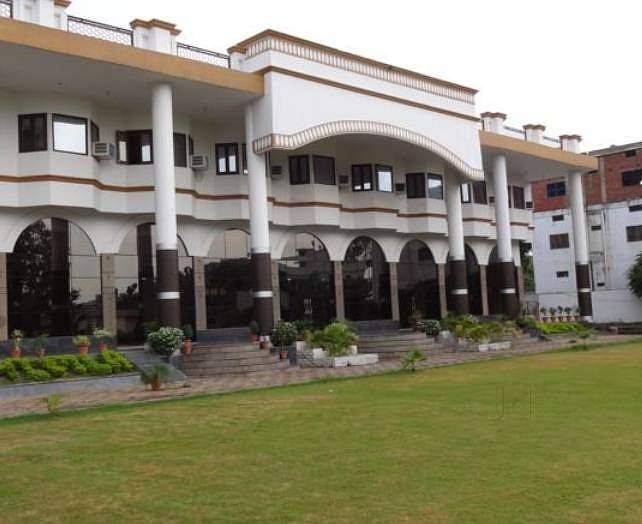 Shimla Resort in Ahimamau, Lucknow
