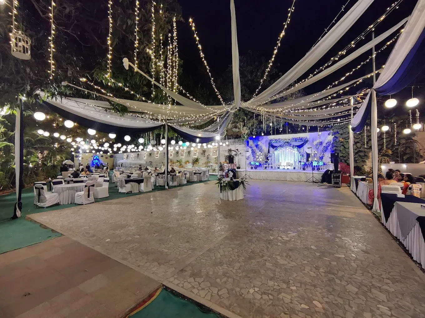 Blossom Lawns in Andheri East, Mumbai Blossom Lawns in Andheri East, Mumbai