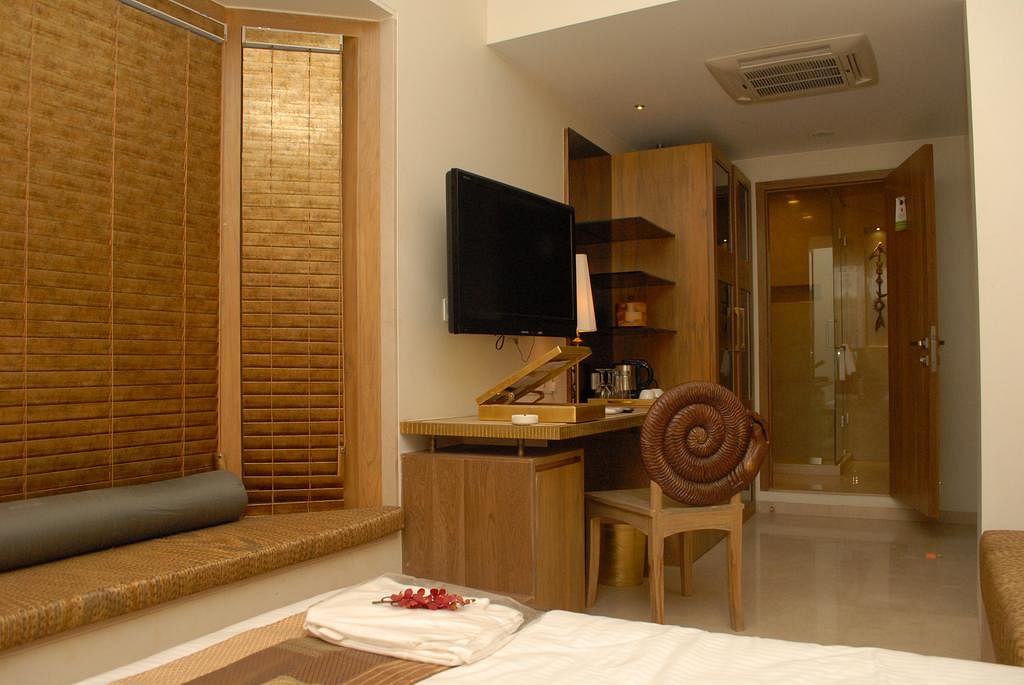 Le Sutra Hotel in DLF Phase 3, Mumbai