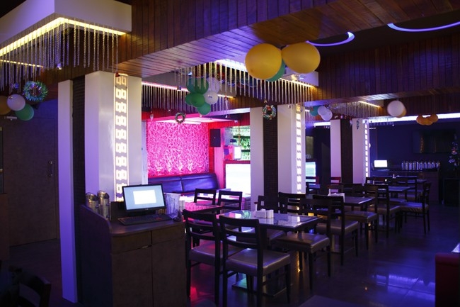 Vakaoo Sports Lounge in Malad West, Mumbai