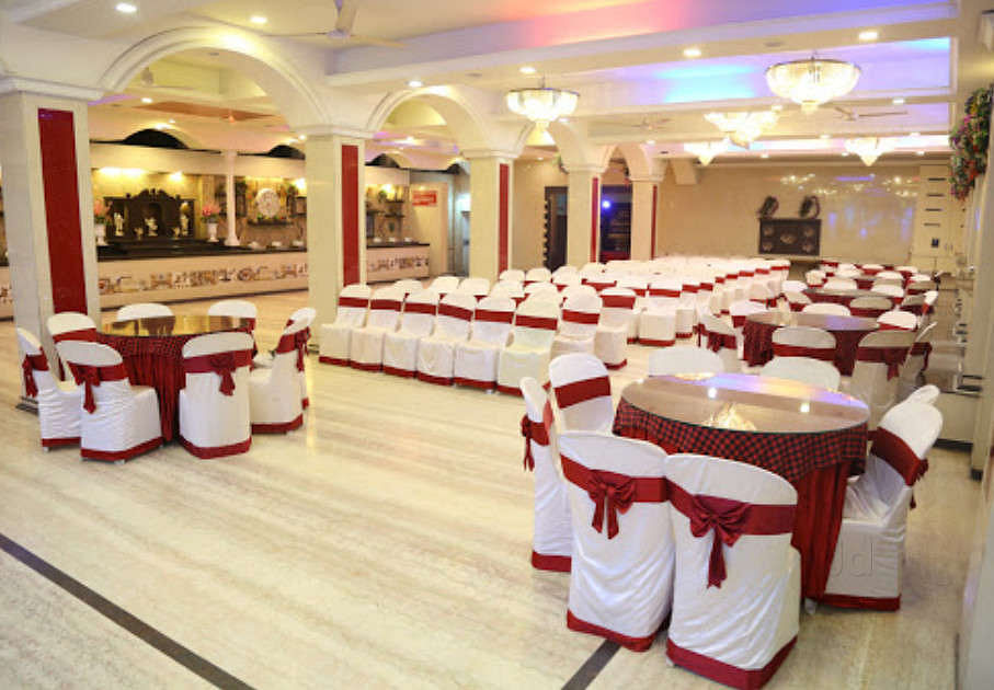 The Banquet Hall Mount in Sadar, Nagpur