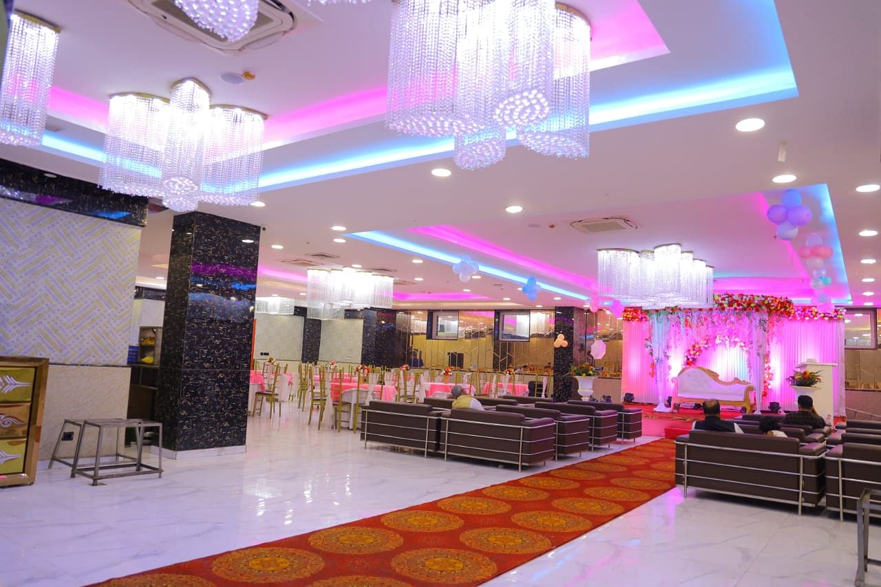 Chhavi Hotel And Banquet in Sector 104, Noida