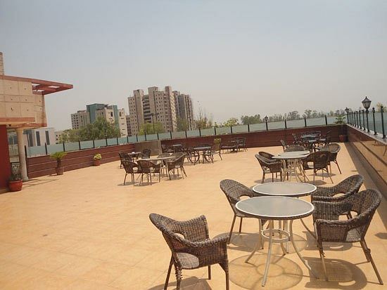 Gravity Lounge in Sector 26, Noida
