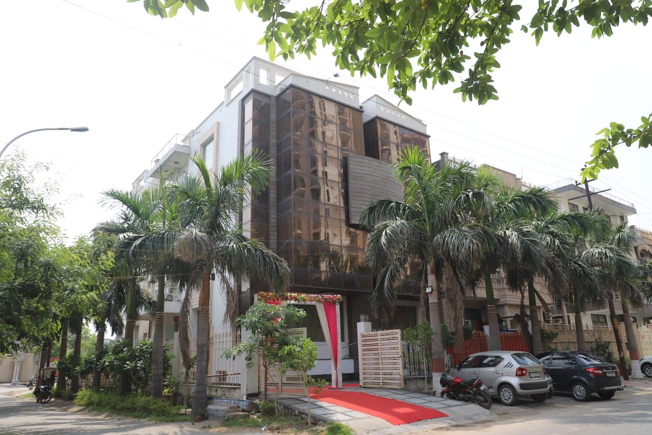 Hotel House Inn in Sector 70, Noida