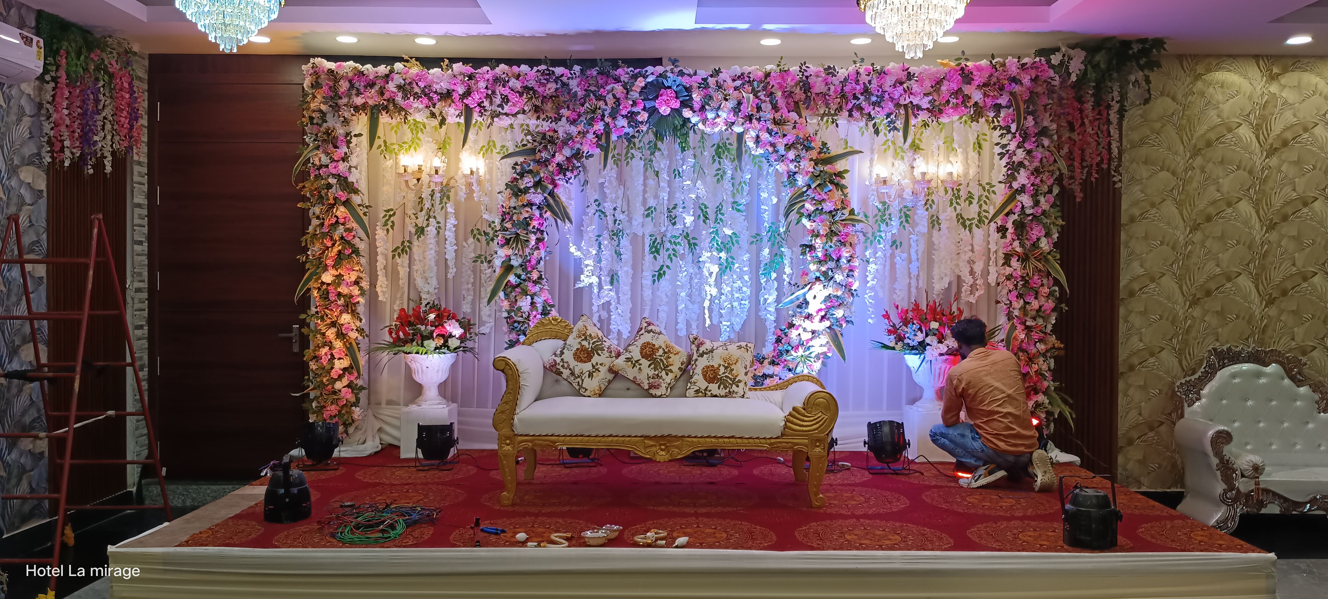 Hotel La Mirage And Banquet in Sector 70, Noida Hotel La Mirage And Banquet in Sector 70, Noida