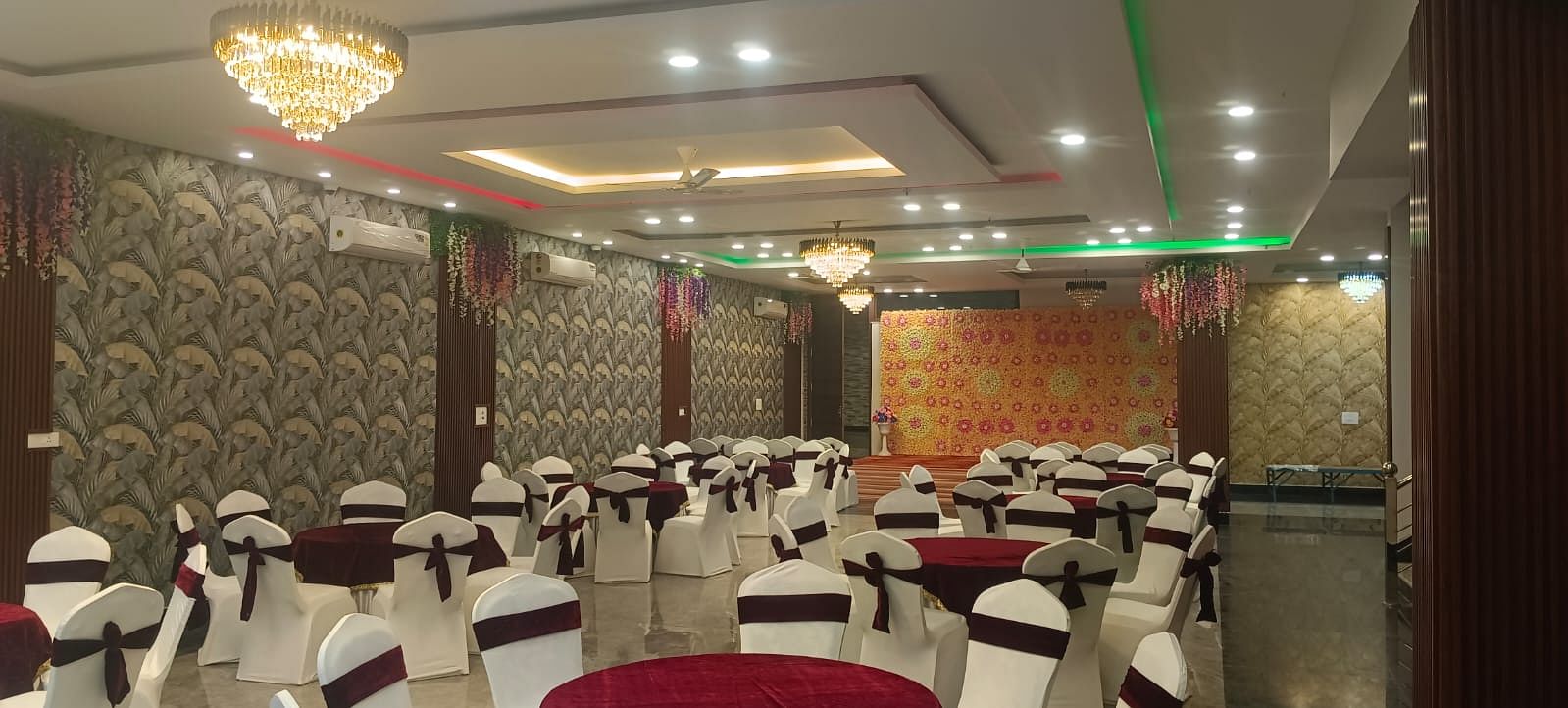 Hotel La Mirage And Banquet in Sector 70, Noida Hotel La Mirage And Banquet in Sector 70, Noida